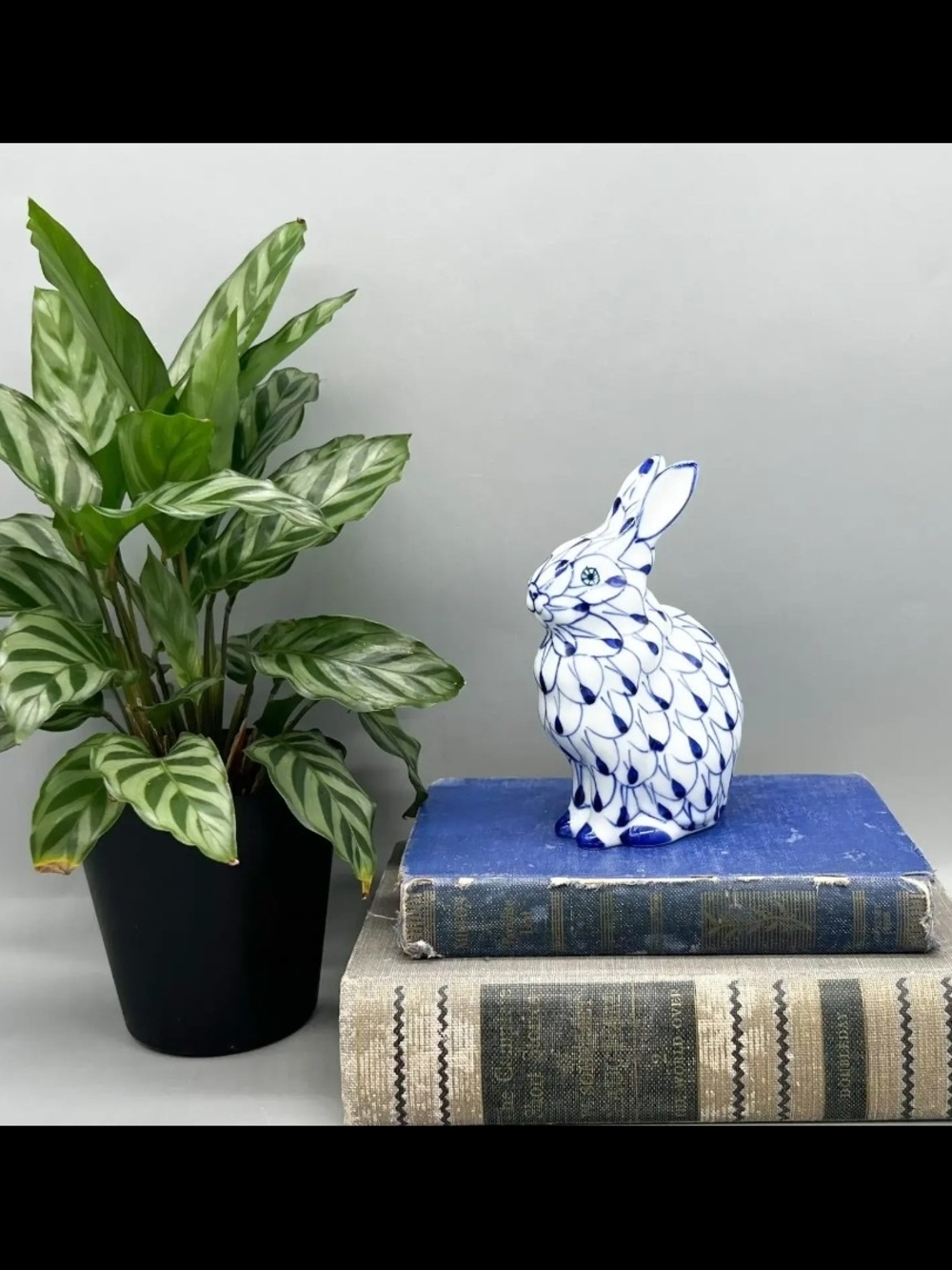 Andrea by Sadek Blue & White Herend Style Porcelain Bunny Figurine – Fishnet